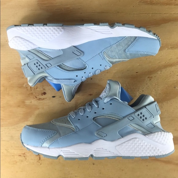 nike huarache blue and white